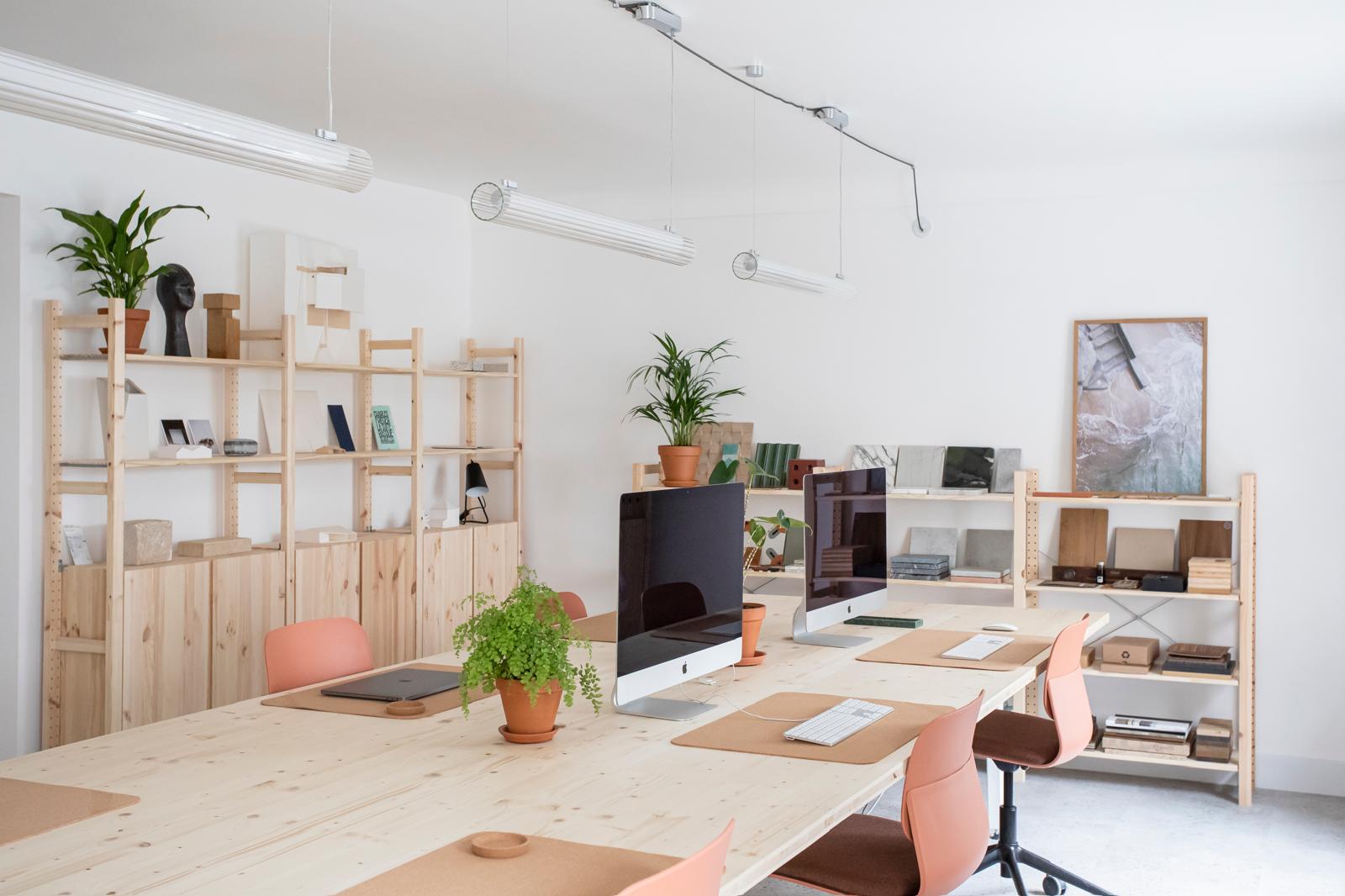 Open space avec 3 postes de travail